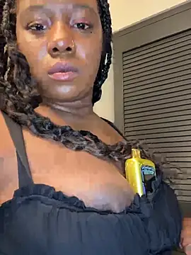 ShortcakeMochaa's Live XXX Chat