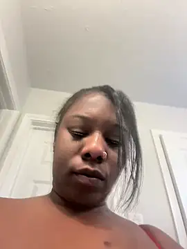 ShortcakeMochaa Show in webcam