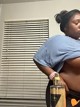 ShortcakeMochaa's Webcam Show