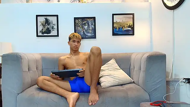 GOLD_BOYS Show in webcam