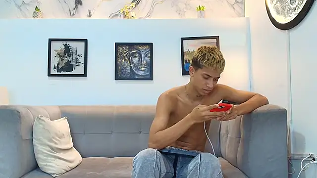 GOLD_BOYSn Webbikameraesitys