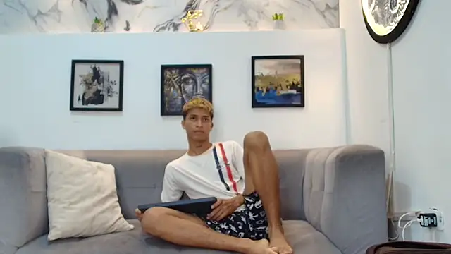 GOLD_BOYS Chat XXX in diretta