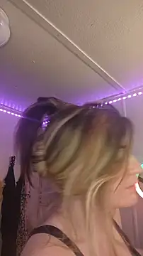 xKittyMeowz Webcam show
