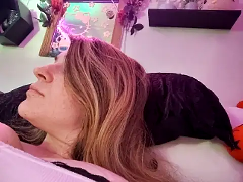 xKittyMeowz 在線直播表演
