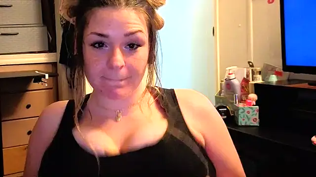 xKittyMeowz Show in webcam