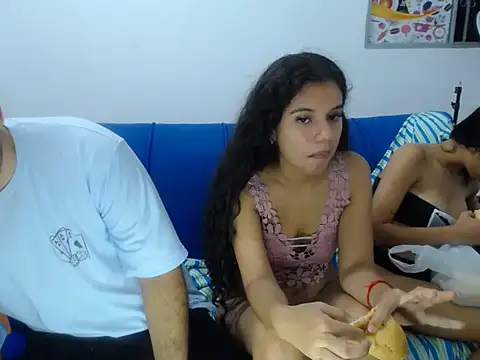 triohorny18 Show in webcam