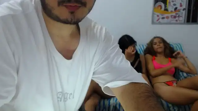 Show de triohorny18 na webcam