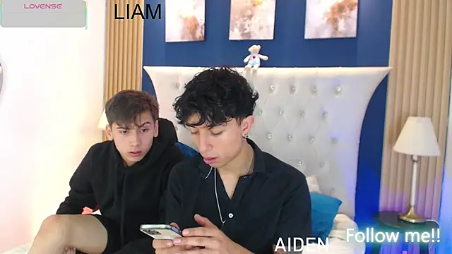 Chat XXX en directo de Aiden_Rivers_