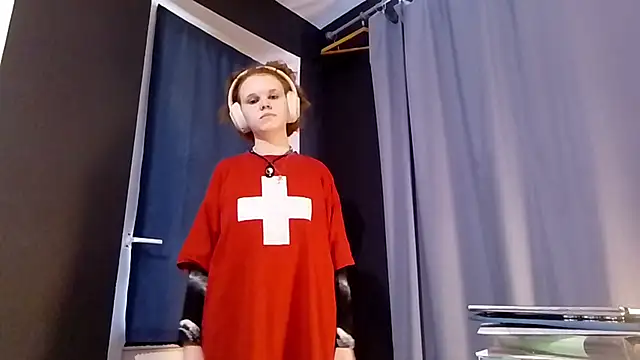 CurlaPettyBom – Kamerová šou