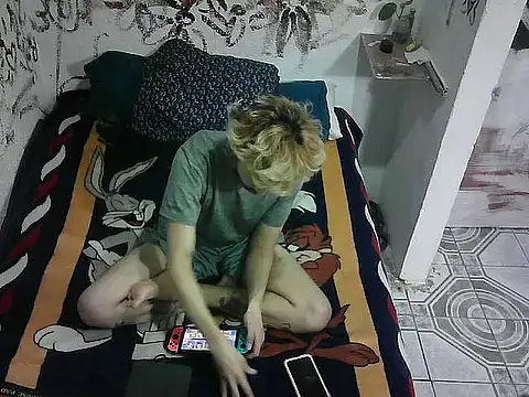 AntonBoyToyn Webbikameraesitys