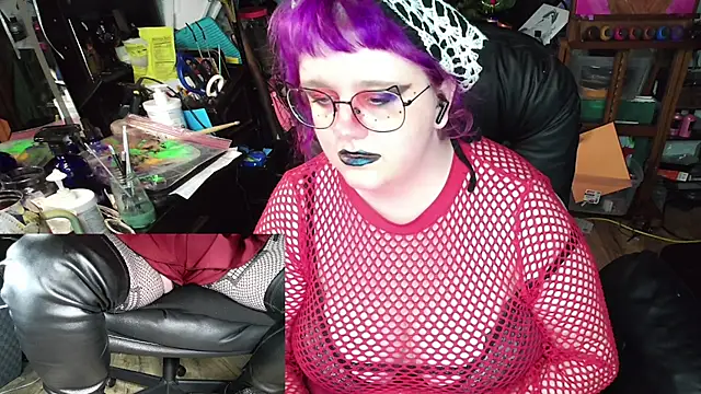 Sinstresshemlock's Live XXX Chat