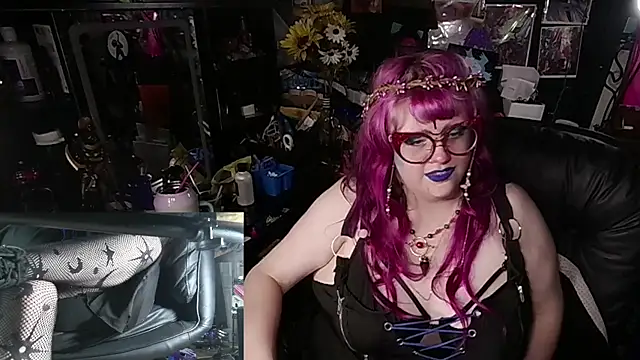 Sinstresshemlock's Live XXX Chat