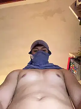 הופעת וובקאם של ReyNocturno