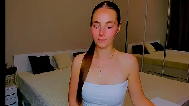 Maddy_Wood_ Show in webcam
