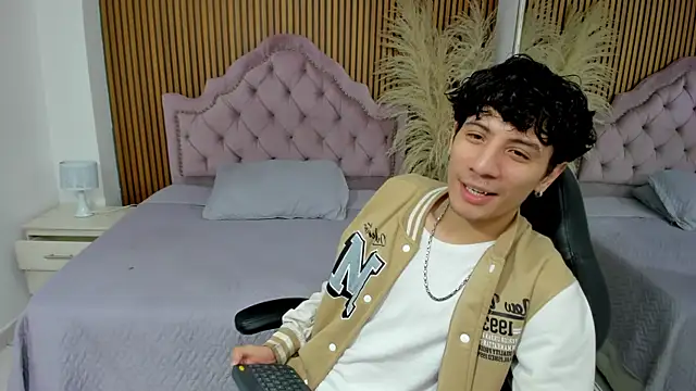 Chat +18 de Angel_St1 ao vivo