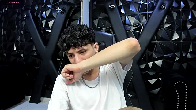 Chat +18 de Angel_St1 ao vivo
