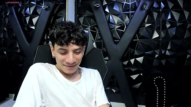 Chat +18 de Angel_St1 ao vivo