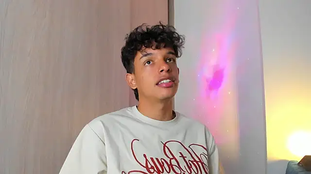 Maxfrost1 Show in webcam