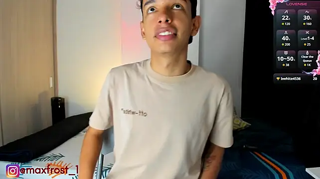 Maxfrost1 Show Webcam