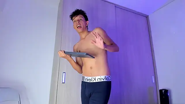 Maxfrost1 Live XXX-Chat