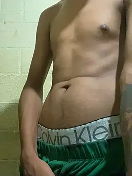 Aleexxx_2005 Show in webcam