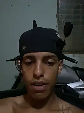 Aleexxx_2005 Show in webcam