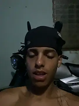 Aleexxx_2005 Pertunjukan Webcam
