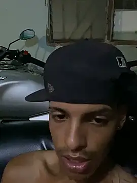Show modela Aleexxx_2005 na web-kameri