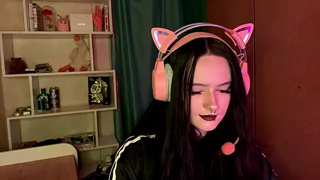 MabelDefina: διαδικτυακό σόου στην κάμερα