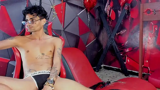 Gay_Red_Room: διαδικτυακό σόου στην κάμερα