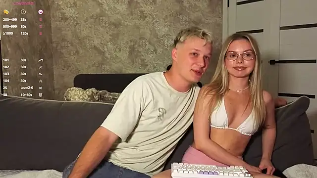 Show modela Rebecca_David na web-kameri