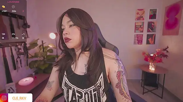 Chat +18 de violette_clerk1_ ao vivo
