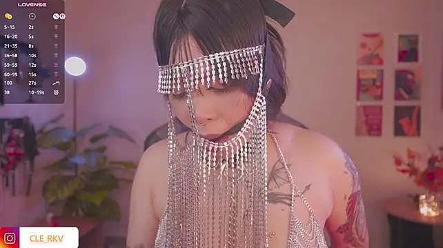 Czat XXX na żywo – violette_clerk1_