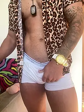 Yourman22cm Show in webcam