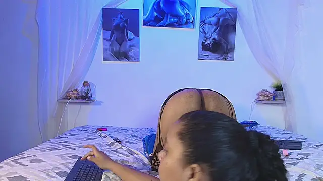 دردشة DinokoAndKimcyci الجنسية المباشرة