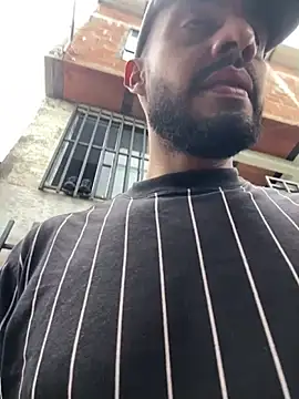 Elferjuan1310 webcam show