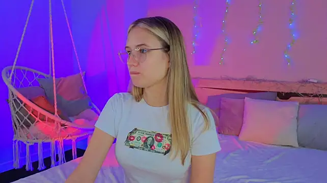 Miaa_Hill Show Webcam