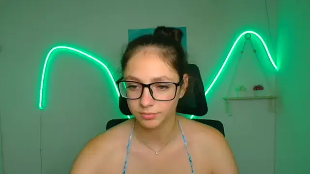 KissMeJulia's Live XXX Chat