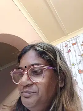 indianstrawberrylips4u's Live XXX Chat