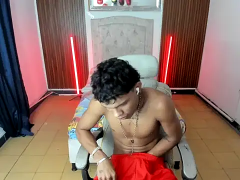 juan_mhata Show in webcam