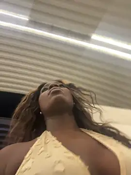 Chat +18 de ZarahFerreira ao vivo