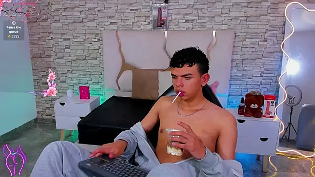 keahi_tay Adlı Modelin Web Kamerası Şovu