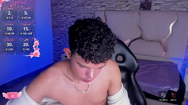 keahi_tayn Webbikameraesitys