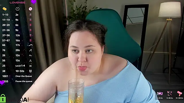 MoonlitAdele élő XXX-chatje