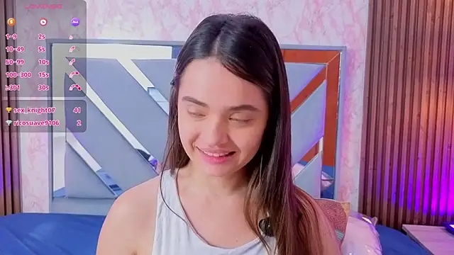 LittleeSara18's Live Chat Room
