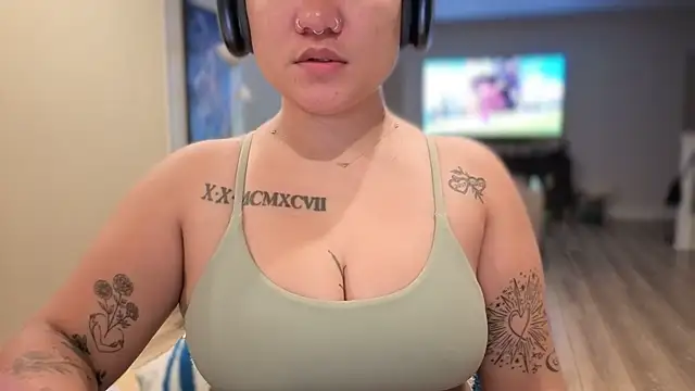 momgoeswild's Webcam Show