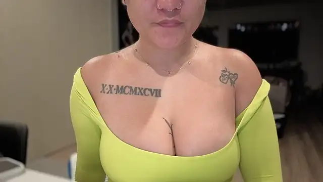 Webkamerová show momgoeswild