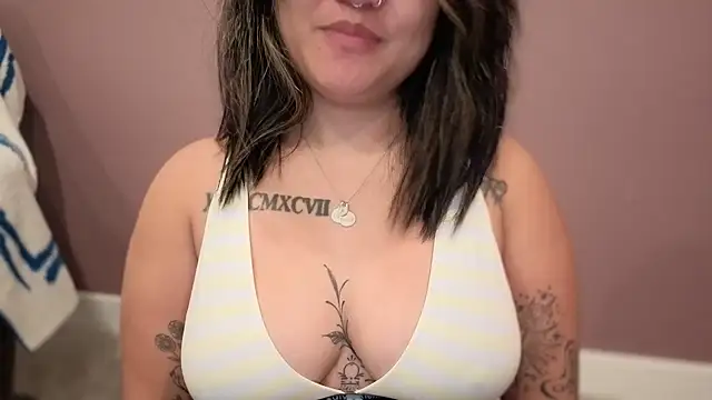 momgoeswild Show in webcam