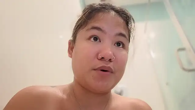 momgoeswild's Webcam Show