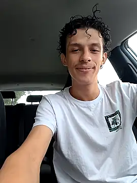 novin99: διαδικτυακό σόου στην κάμερα